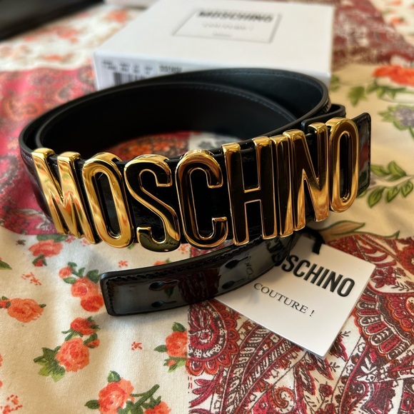 Black patent leather Moschino belt - Picture 5 of 7